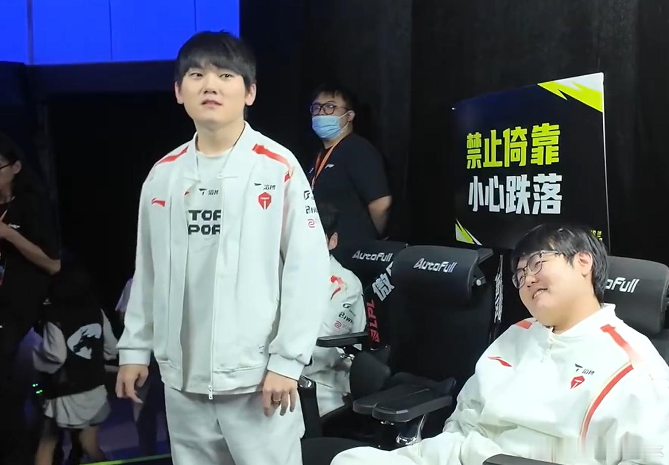你们来回翻是吧，第二局TES被AL翻盘，第三局TES翻盘AL！在阿水Jackey