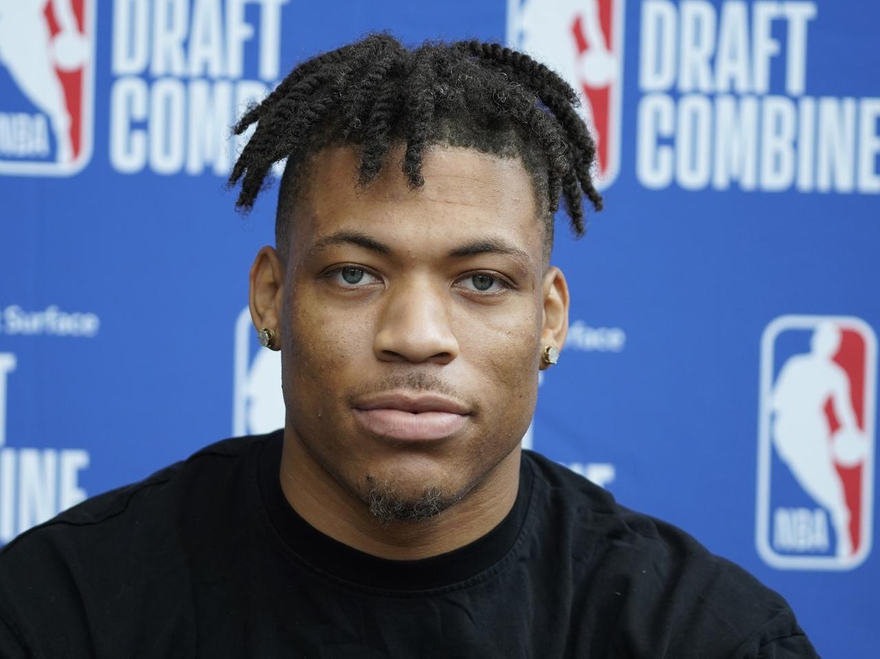 CBA最新消息：据山东广播电视台体育频道体育新闻主编夏晓司发文谈到了山东男篮新外