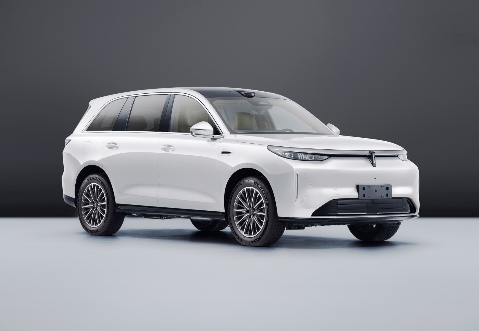 魏牌V8X/蓝山工信部公告发布：长宽高分别为：5125/2025/1821mm；