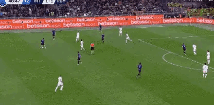 国际米兰5比2罗马久违的胜利曙光终于照耀国际米兰！在这场焦点对决中，国际米兰以5