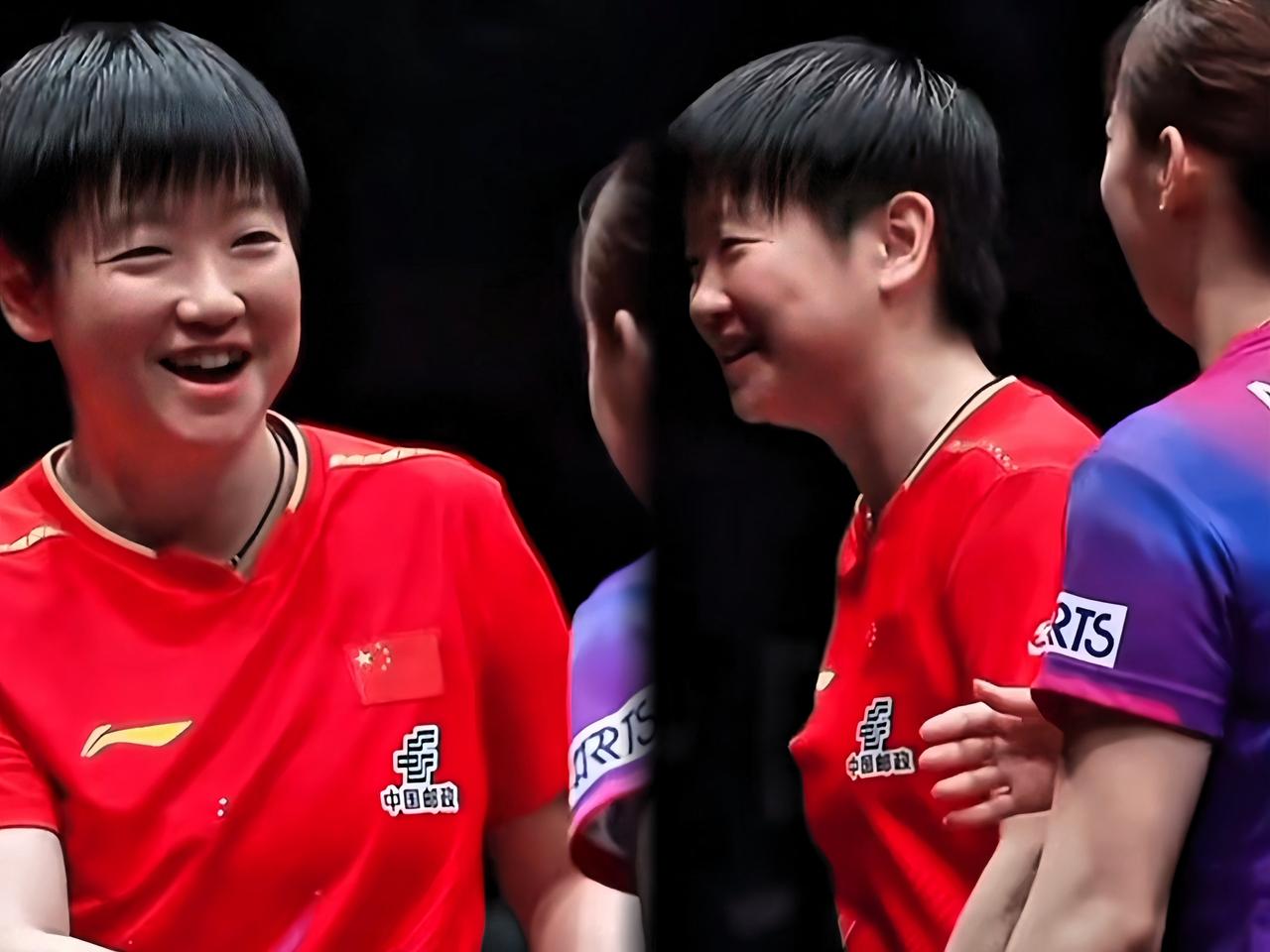 莎莎又是连轴转的一天！下午混双刚拼完晋级，晚上立马又站在单打赛场上，中间