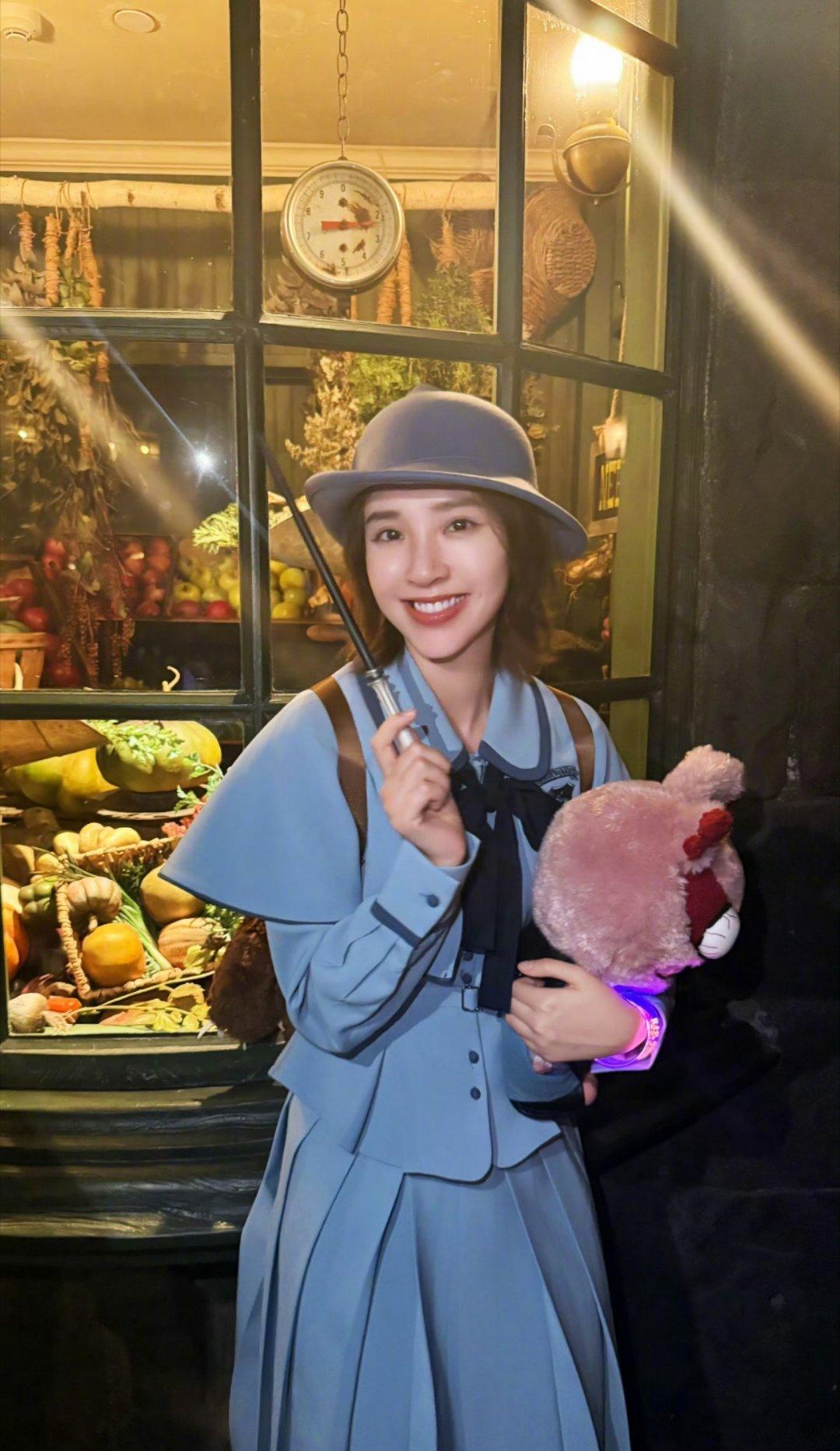 唐艺昕这身穿搭好美！好可爱～玩的开心呀🙌🙌​​​
