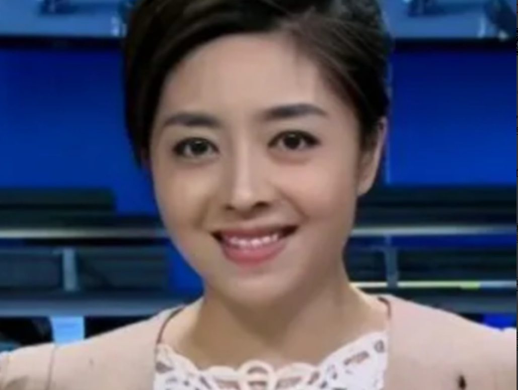 2015年，四川卫视女主持人佟瑶，在吃完饭回酒店的路上，因为急着上厕所，就匆忙下