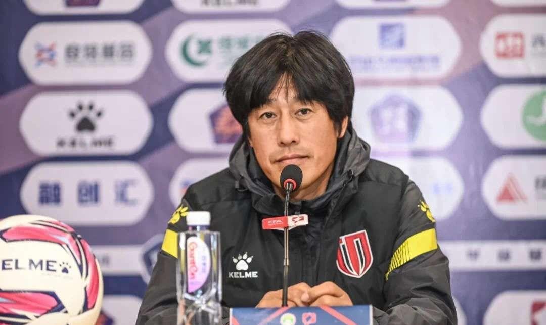 成都蓉城的球迷是好球迷，俱乐部就不敢恭维了。成都蓉城俱乐部官宣主教练徐正源即将