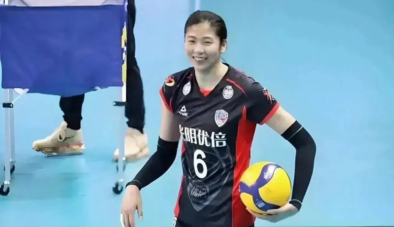 这回高意真的回来了！高意真的加入大部队了。中国女排回国之后，直接前往漳州训练