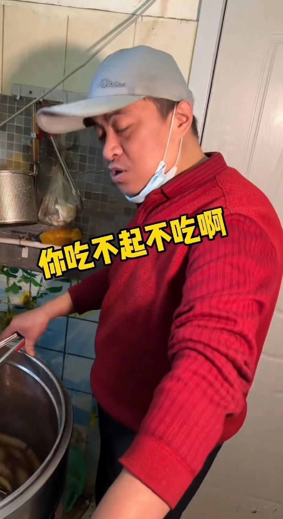 有人说济南大肠头关门了这大哥啥时候都是一脸傲娇的表情而且言辞犀利，永远都是那