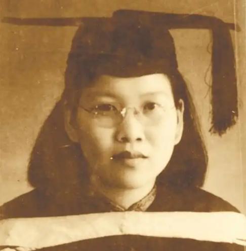 1939年5月18日，拥有一座橡胶厂的华侨富商白老板去邻居家串门喝茶，邻居大吃一