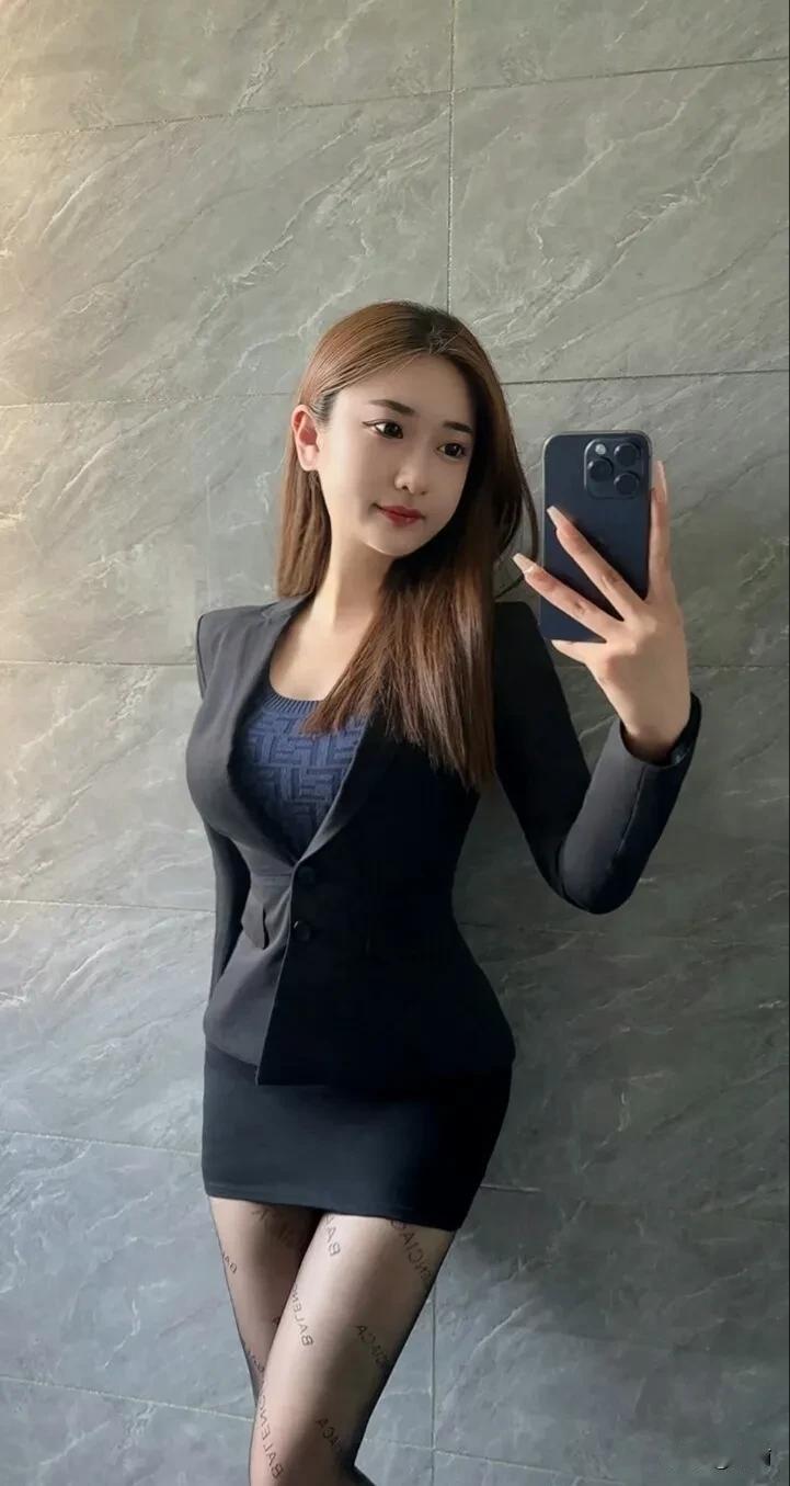 分享精彩街拍瞬间职业装果然够职业