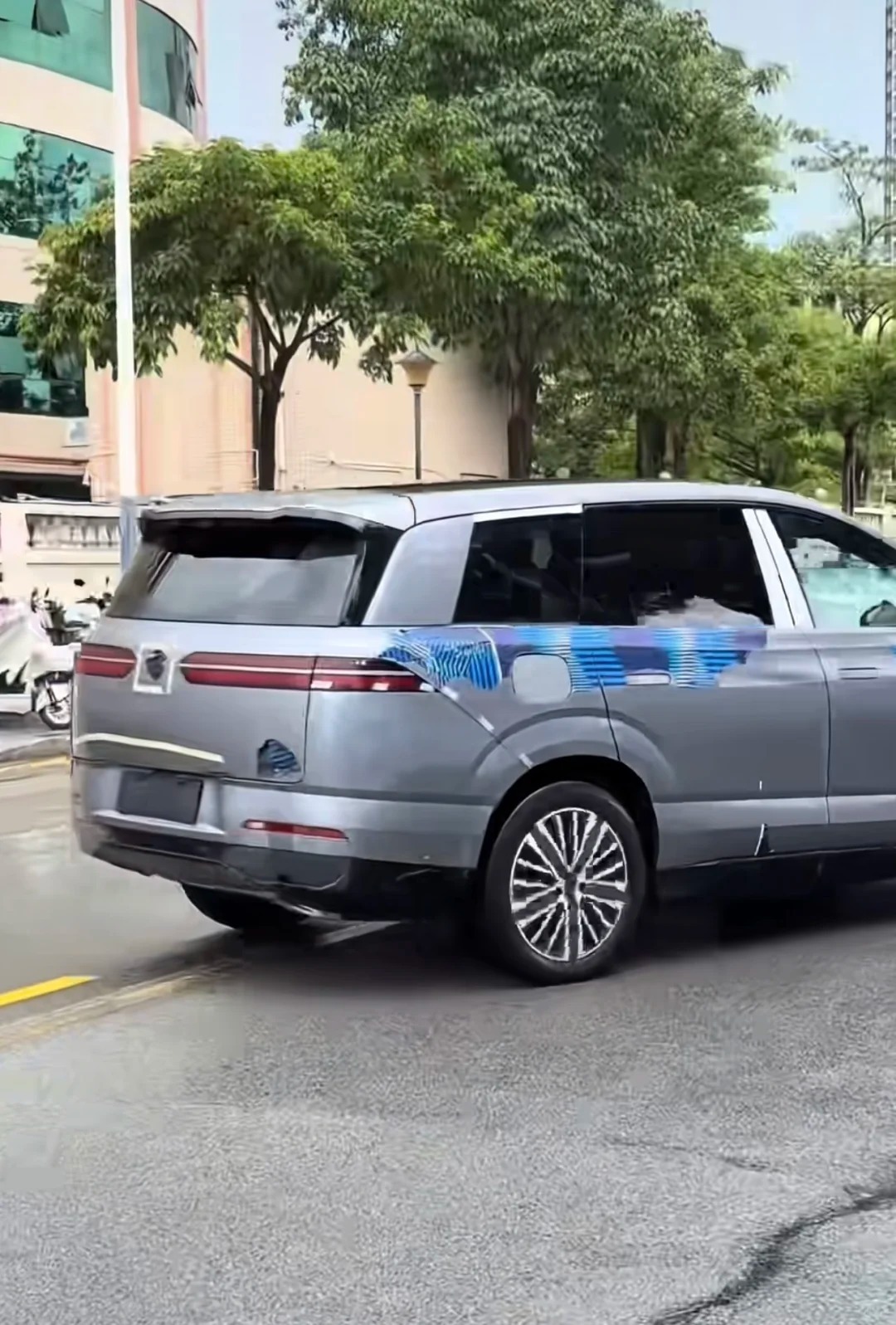 网友拍到的腾势N8L实车图大家感受一下新车​​​