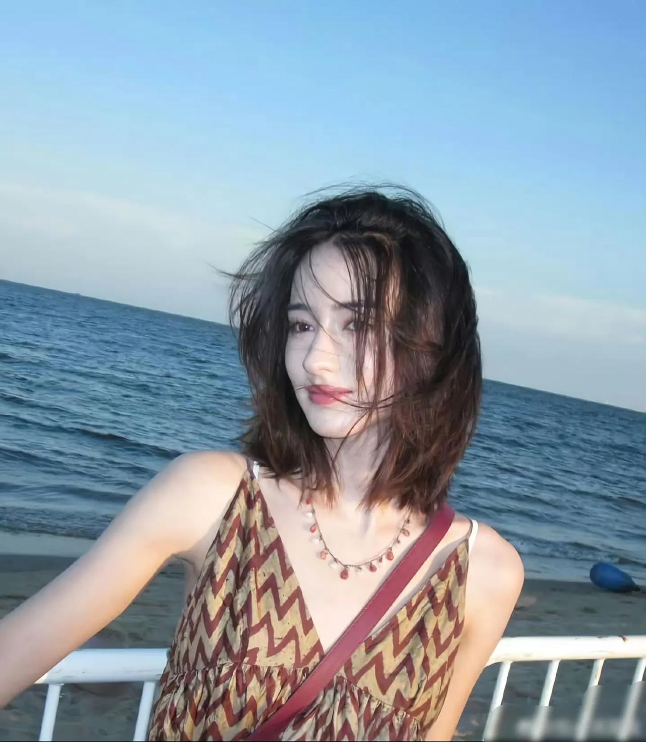 李宛妲这个鼻子太吸睛了！说真的，第一次刷到李宛妲的照片，我盯着她鼻子看了半分钟—