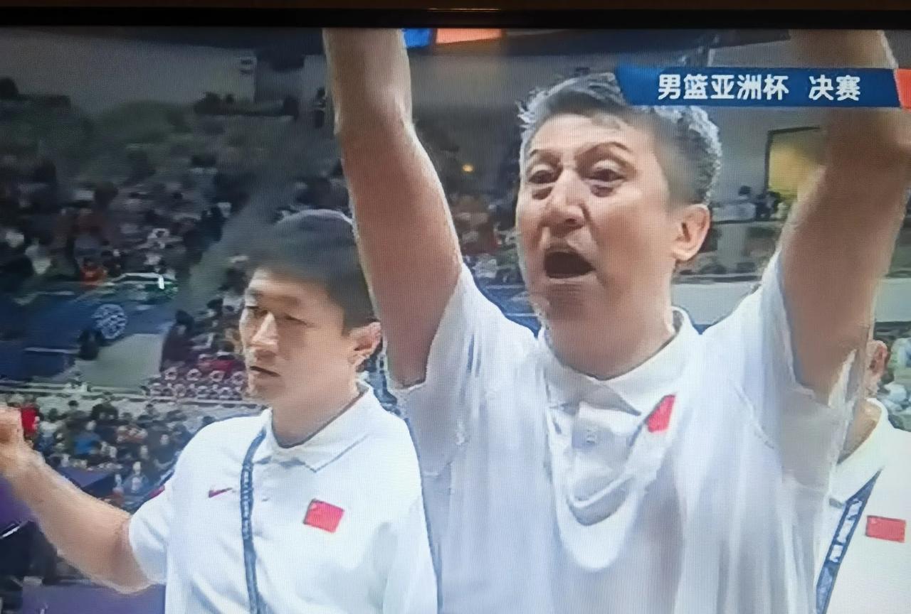 澳大利亚男篮彻底被中国男篮所折服！中国男篮这一路走来，不容易啊！看