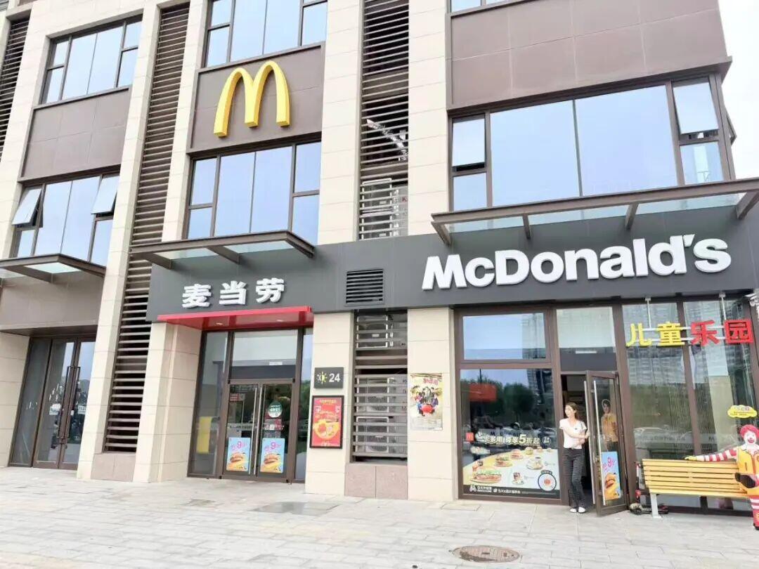 这事听着就让人犯恶心。郑州航海路七里河那家麦当劳，7月12号中午，周女士赶时间送