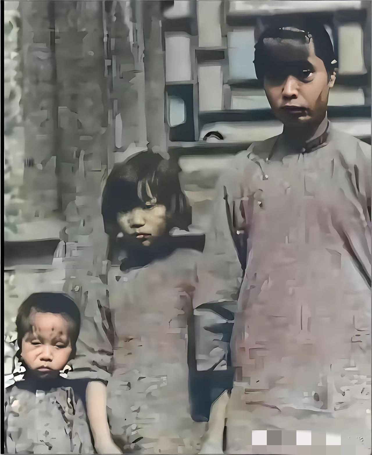 1927年，中国共产党的主要创始人之一李大钊先生就义后，照片上是他的三个孩子，长