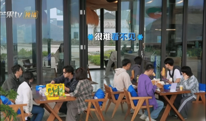 这样的徐志胜很难看不见亲爱的客栈徐志胜拖地那段，我看了三遍还在笑。别人吃早餐他