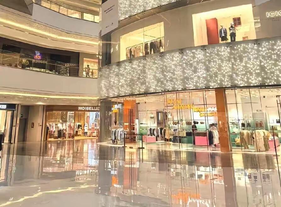 实体店的困局：并非败给电商，而是失了“逛”的闲适感往昔热闹非凡、人来人往的商场