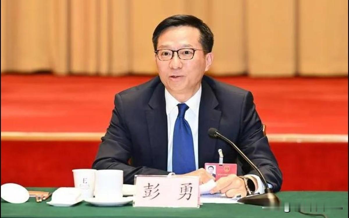 襄阳市市委书记仍旧是高配副部级！8月23日，襄阳市市委书记这一职务出现人事调整，