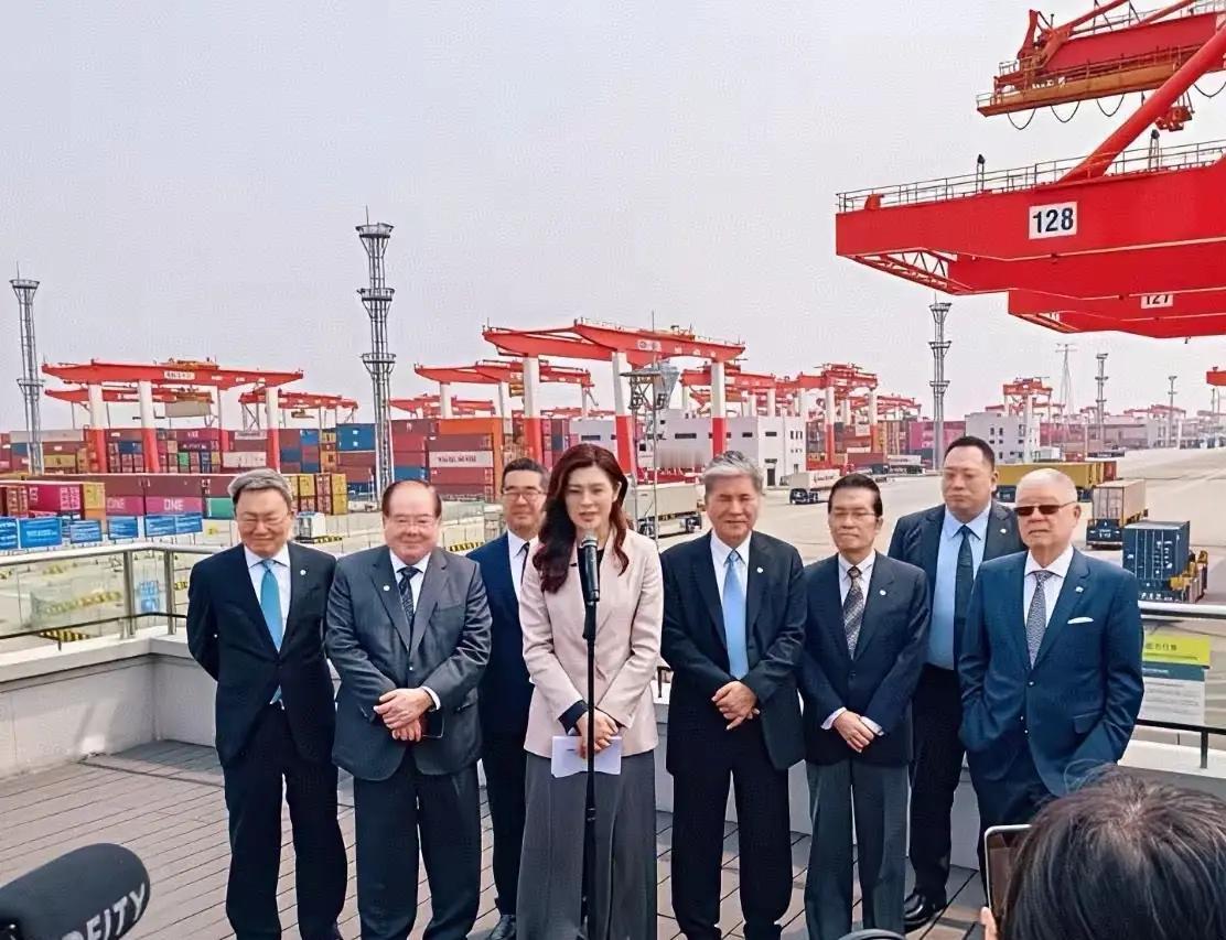 据报道，国民党副主席李乾龙的座车底部被发现装有电子追踪设备，此事今天(15日)被