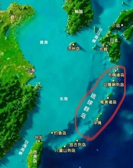 二战结束苏联很聪明，占了日本四个岛，在日本头顶上监控着日本。中国那时候太