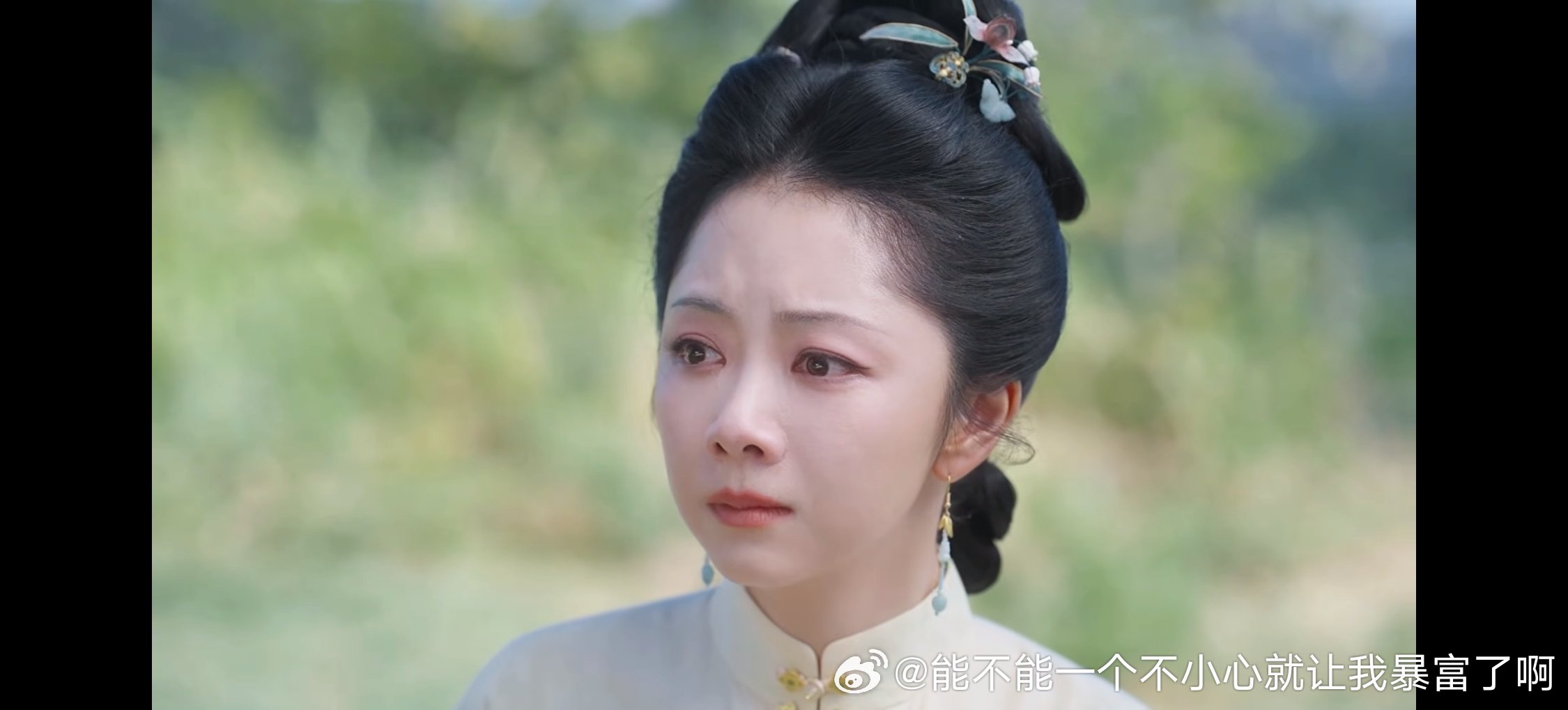 1这种已经把五官稍微滤“精致”一点儿了这长相真不适合古装盘头发夫人小姐啊[笑着哭]