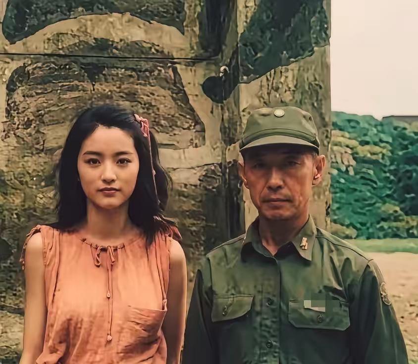 少女时期的林青霞和父亲那时候她的容貌就惊为天人了