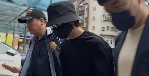 深扒修杰楷之后，我发现他这个事，越扒越有。1当庭认罪求缓刑他的律师拼命
