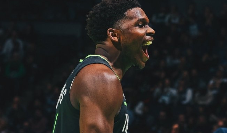 30分灭国王！爱德华兹赛后一句话让全美沉默："我不认为自己是超级巨星"