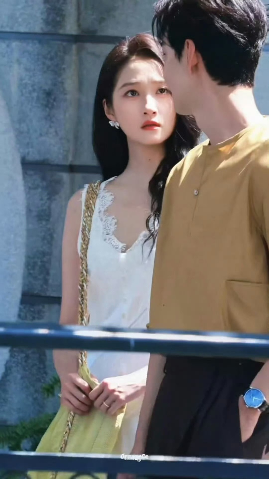 还是得瘦，关晓彤一下子就有青衣feel了，她本来也是95里条件最突出的，彤请继续