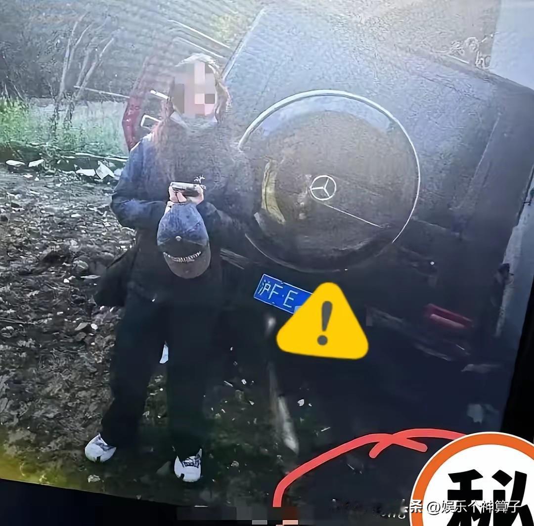 金晨的团队估计乱成一锅粥了，有网友爆料，狗仔放瓜之前曾提前沟通，价格没谈拢！这