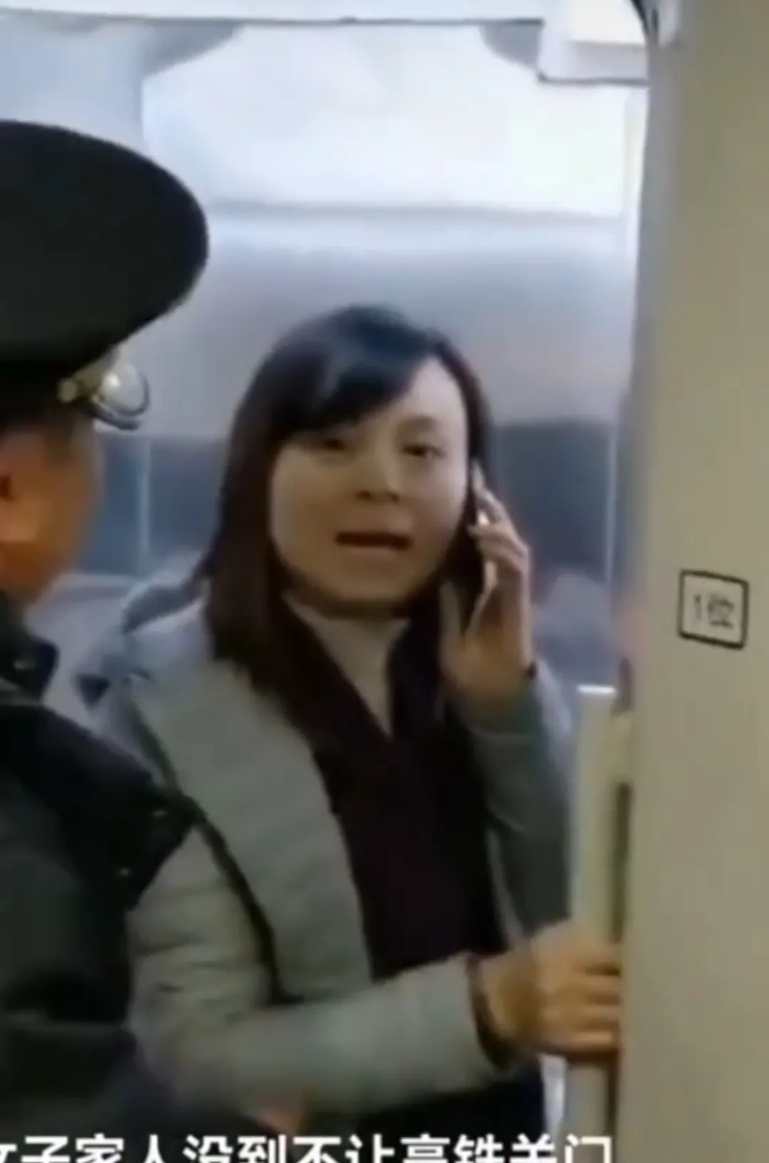 上海虹桥高铁站又现拦门，这姐们咋想的？家人们，大无语事件！5月5号，上海虹