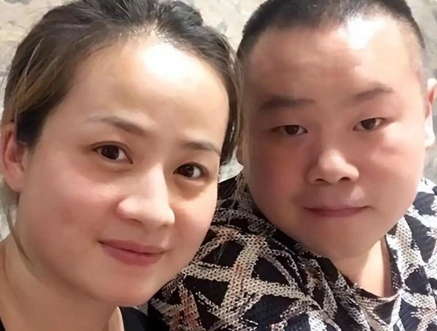 2014年，岳云鹏开豪车带老婆郑敏回老家，二姐吞吞吐吐地说：弟，姐想在城里买套房