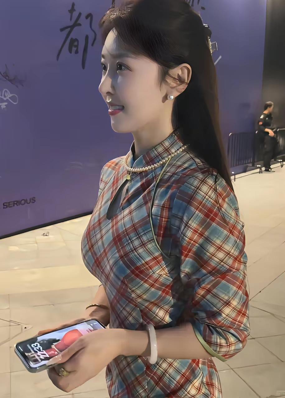 月华如练，美人如玉。