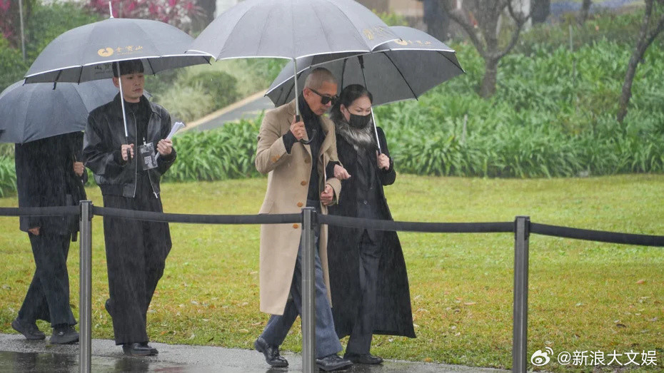 S妈说具俊晔一直在台湾据台媒，S妈更新社交平台：“宝贝，阿德（儿子）感冒了，一