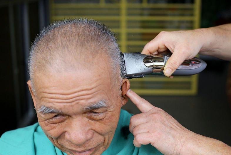 能不能健康，头发变化有暗示？医生：若有4特征，健康几率更大很多人每天照镜子都