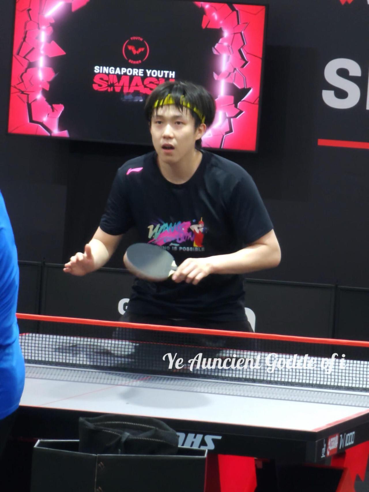 肖指导发球，得到头哥的高度评价，点赞，发的真好，打到心眼里了！楚钦哥每个球都要