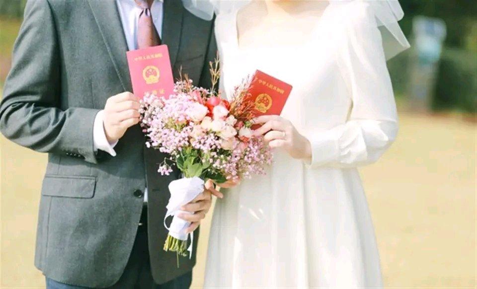 39岁二婚女人的话真是扎心又现实。现在二婚可不只是换个人再爱，更像换套生活操作系