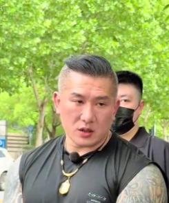 馆长实惨！生意惨淡还生病馆长最近不太好过因为胃病住院了，健身房生意也