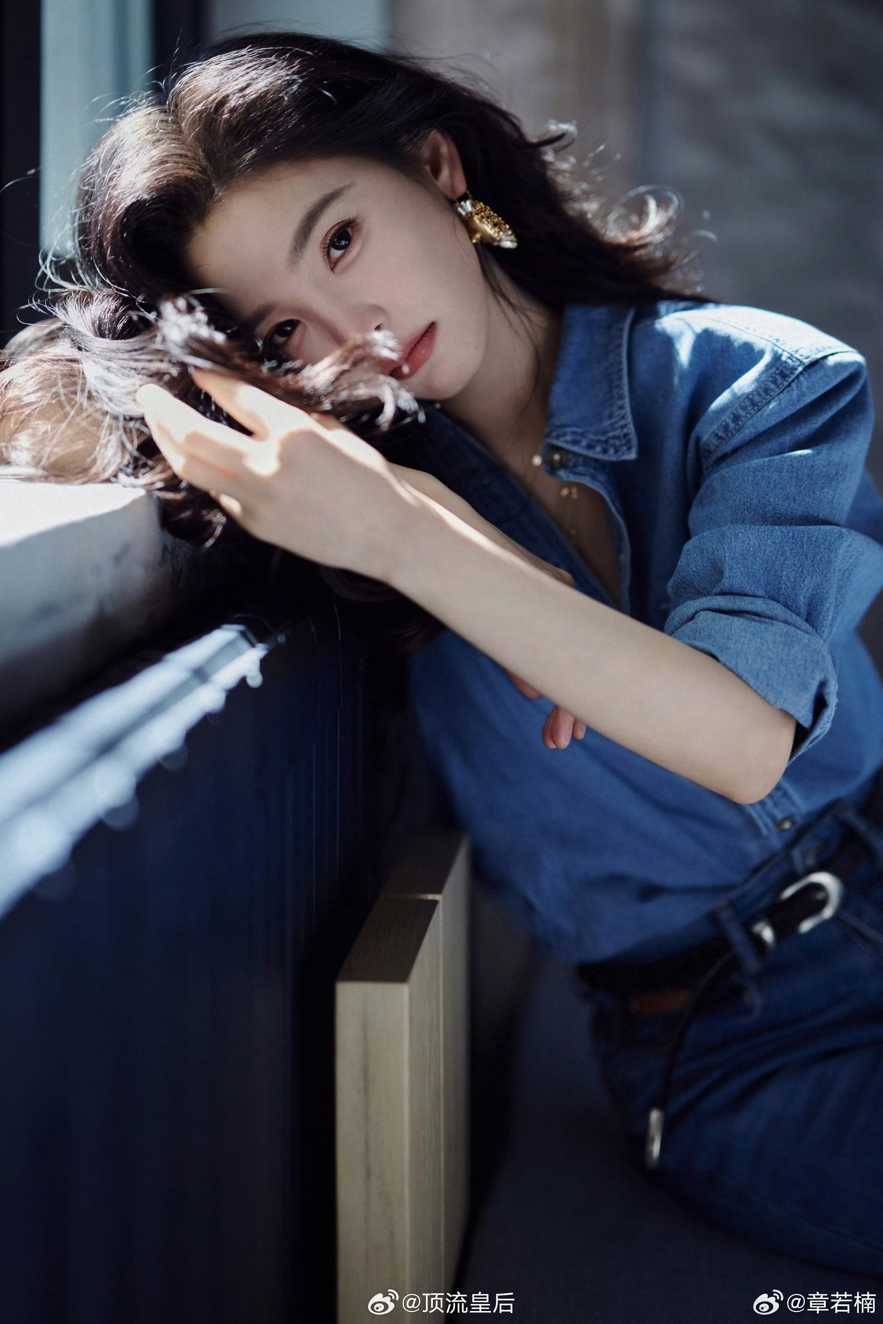 章若楠我愿称之为95🌸里硬照的神，无一处不完美。审美，长相气质、表现力都是顶级