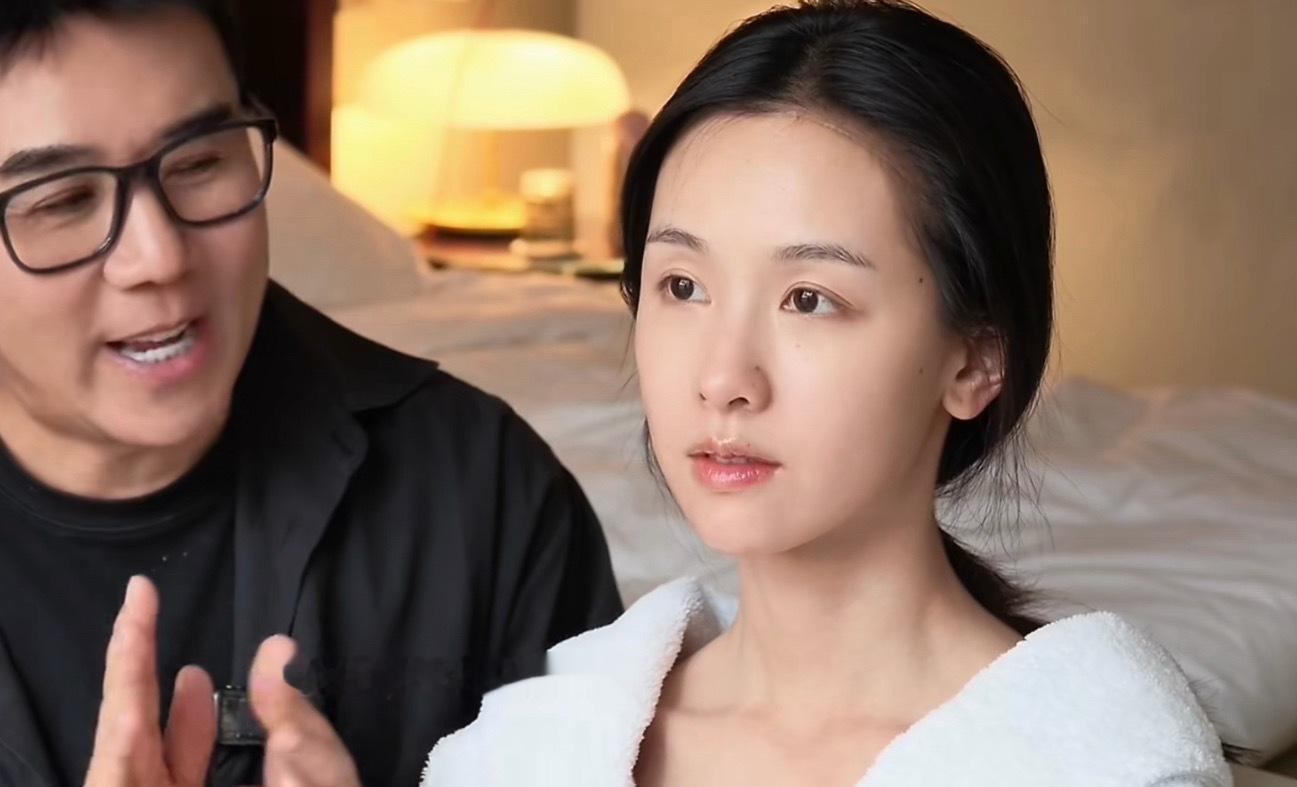 谁来懂一下陈都灵的素颜…化妆就是美女的填色游戏，完全bjd娃娃…​​