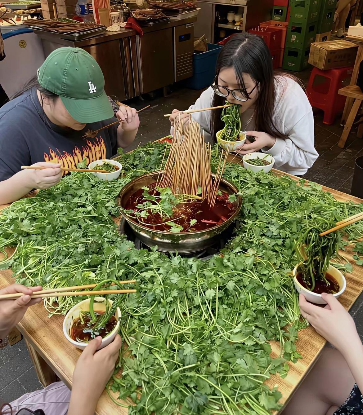 这个火锅怎么样，吃的舒服吧[呲牙笑]