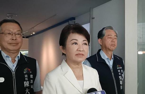 就在刚刚，台中市长卢秀燕发表声明，8月21日，卢秀燕出席台湾民主基金会办