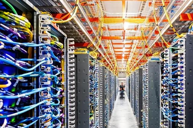 据英国《金融时报》一则消息，美国国防部，居然偷偷找美国的人工智能企业谈合作，研发