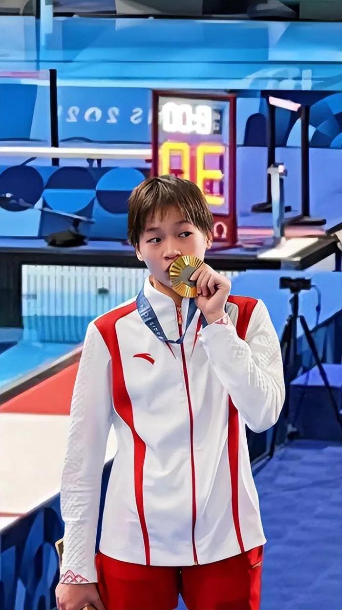 她不愧是央视屡次表扬的人[赞]11月12日晚，中国女子跳水队破世界记录奥运冠军