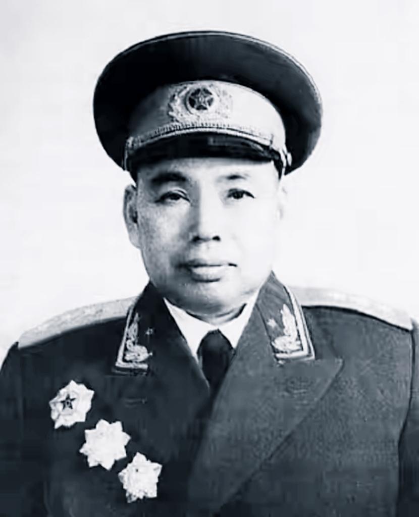 1985年许世友病逝，办遗体告别仪式前，杨尚昆下令：规格要同萧华！1