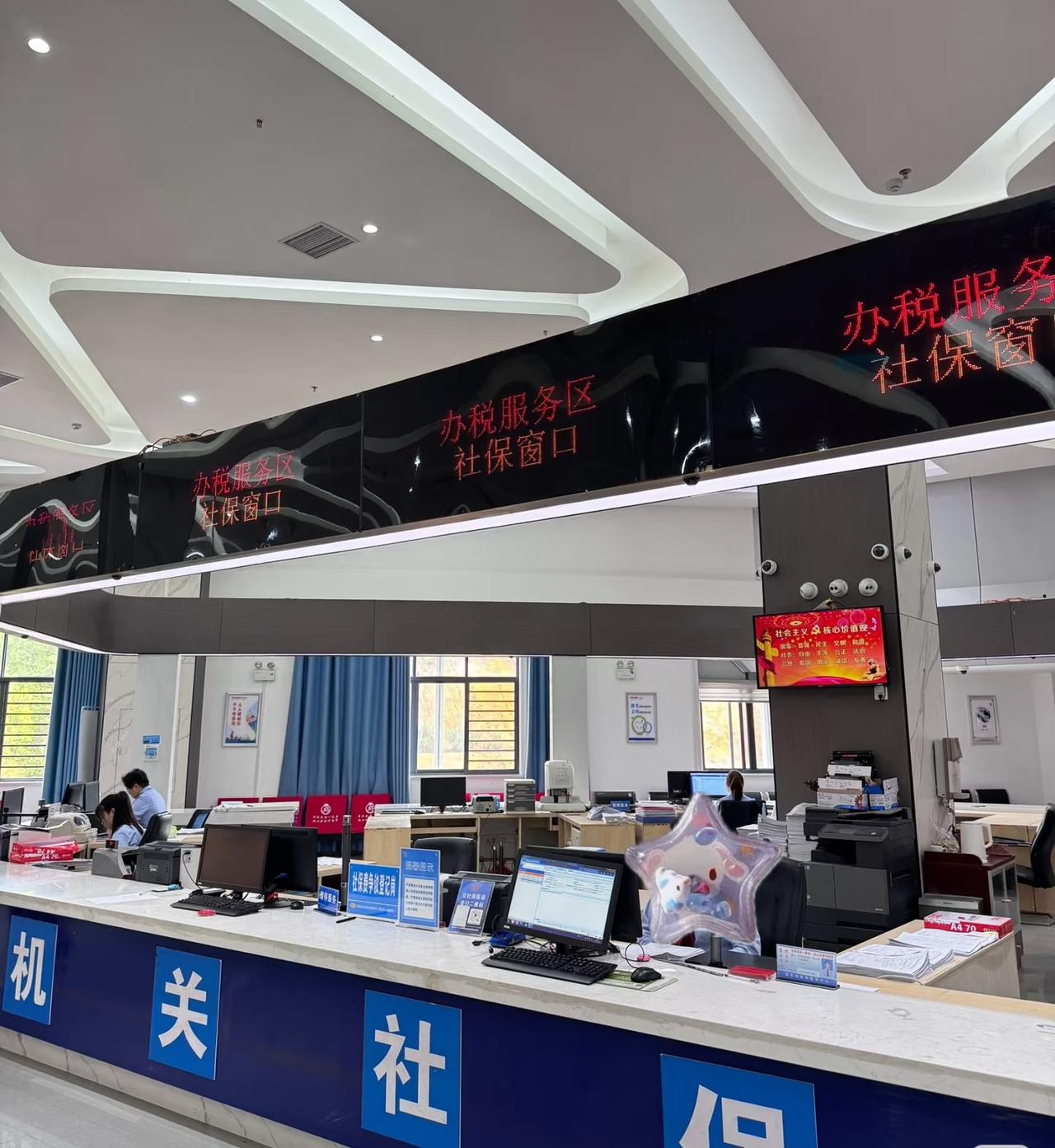 35岁后买社保，真的选错了？前几天跟表姐聊天，她在社保局干了11年，聊到“35