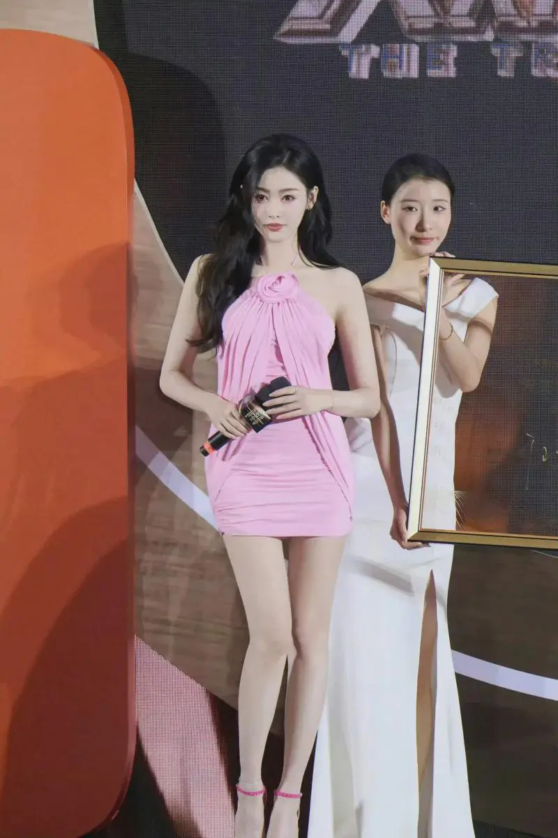 张天爱这傲人的身材，如此性感，大家看了有什么反应？
