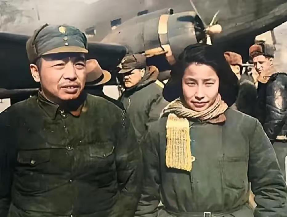 这是40岁的彭德怀和20岁的浦安修罕见合影，都看看吧，彭老总脾气暴烈，但对浦安修