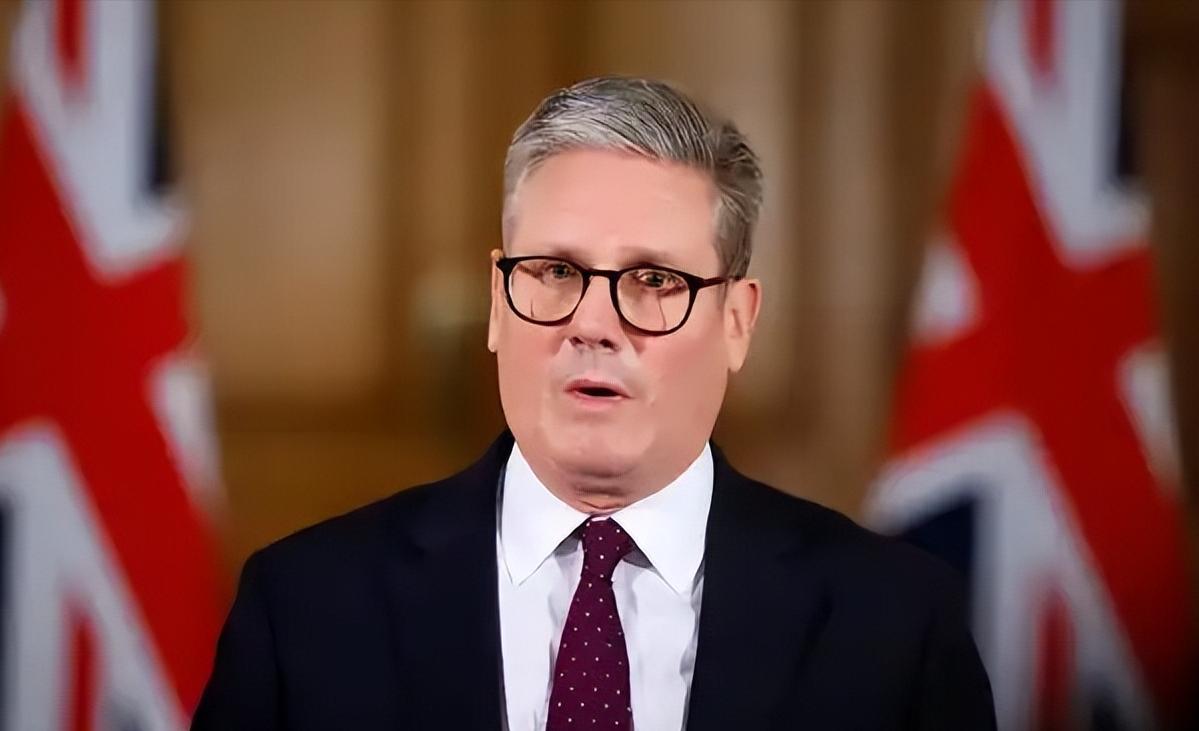 英国被耍，欧盟怂了！说好的没收俄罗斯3000亿欧元援助乌克兰，结果英国先掏了腰