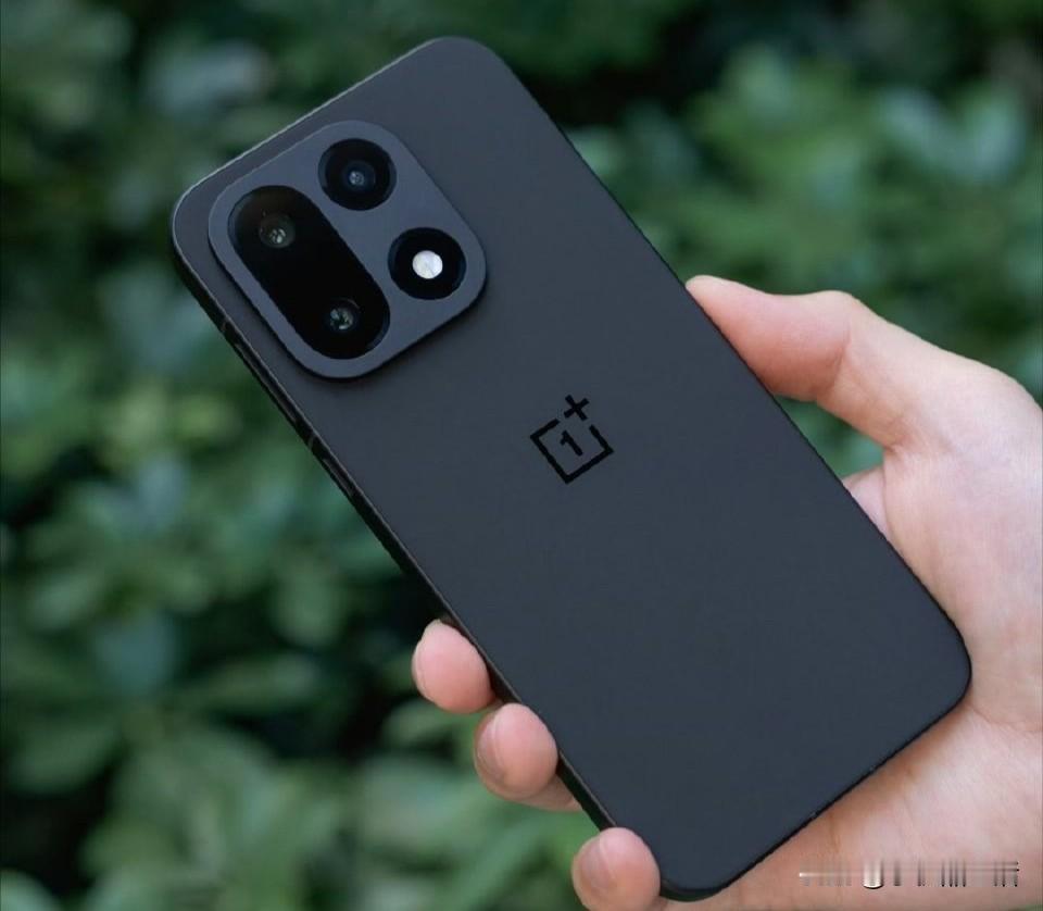 加人们，这次一加15可能真的要站起来了！近日，有数码博主对小米17Pro、