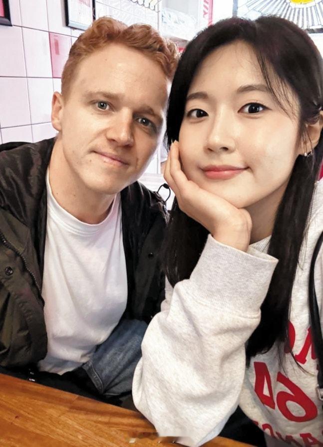 【冬奥冰壶有对英韩跨国情侣】冬奥会据韩国媒体报道，参加本届冬奥会冰壶比赛的队员