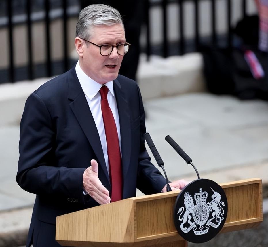 英国政坛又出大新闻了，一个首相干了不到两年，净支持率干到负66，直接打破历史纪录